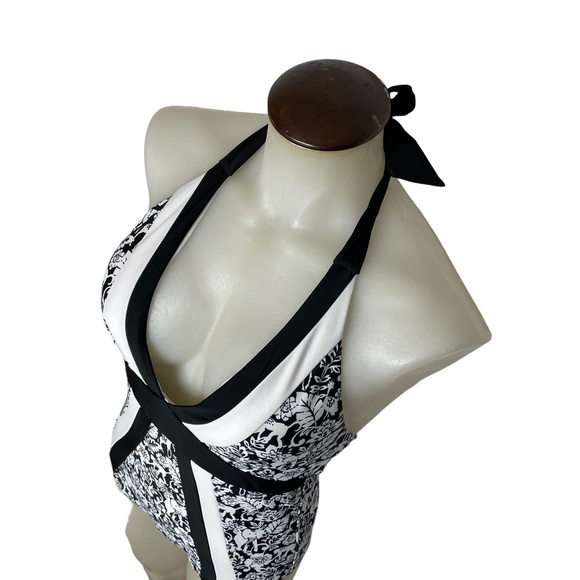 Nwt One Piece Halter Black and white Swimsuit🖤 - Picture 2 of 9